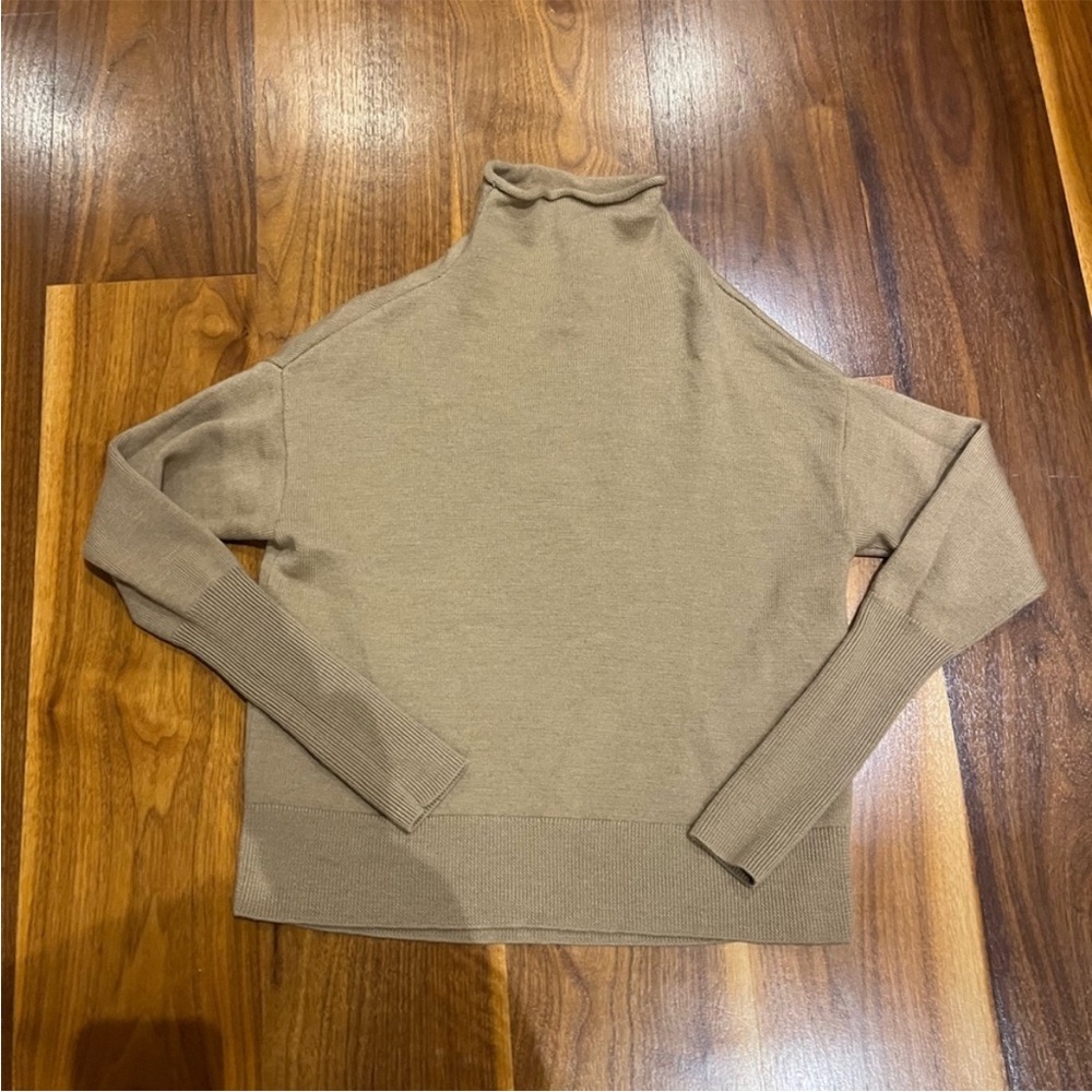 Aritzia Women's Turtleneck Sweater in Tan